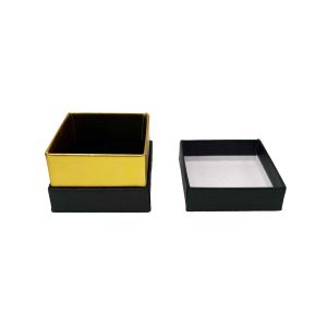 Poklon kutija za nakit 5×4 cm – Crna sa zlatnom crtom