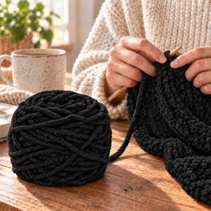 Crna vunena pređa od chenille-pliša 165 g – mekana pliš pređa