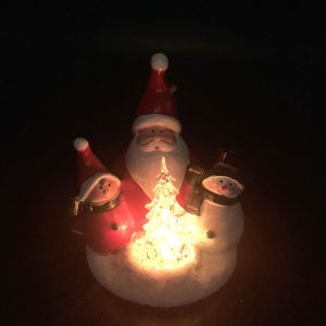  Keramička božićna dekoracija s LED svjetlom - Djed mraz i snjegovići 15,5x13cm