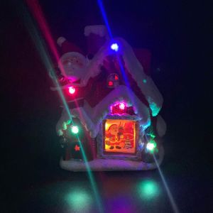  Keramička dekoracija s LED svjetlom, Božićna postaja, Božićna kućica svjetleća, Keramički božićni ukras 24x18x9cm