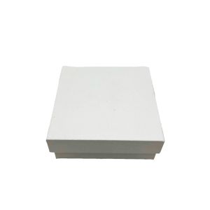 Kutijica za nakit 8.5x8.5x3 cm – bijela poklon kutija s točkastim reljefom
