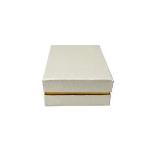 Poklon kutija za nakit 9×7×3 cm – Bijela sa zlatnom crtom