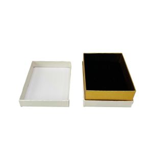 Poklon kutija za nakit 9×7×3 cm – Bijela sa zlatnom crtom